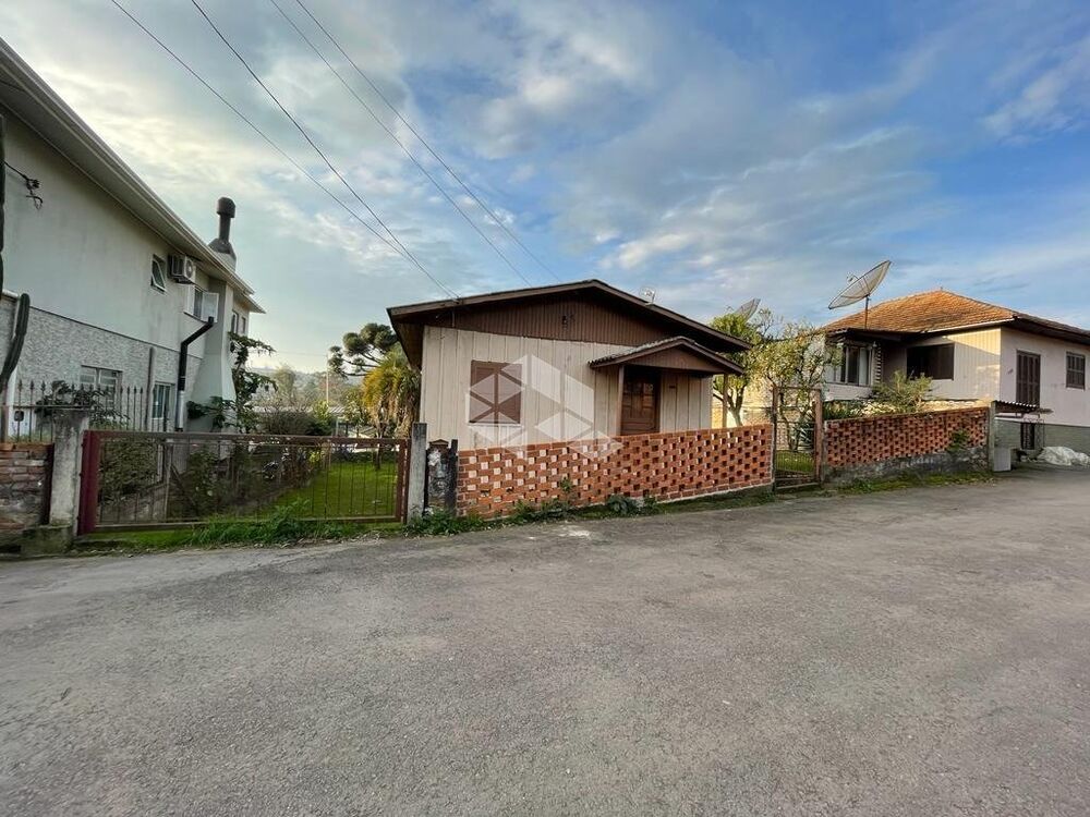 Casa à venda com 3 quartos, 90m² - Foto 1