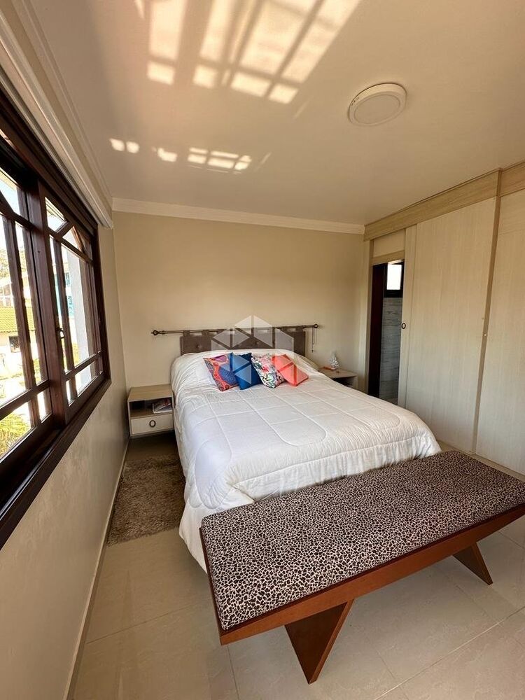 Casa de Condomínio à venda com 3 quartos, 204m² - Foto 2
