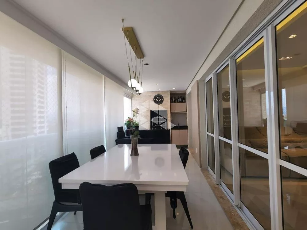 Apartamento à venda com 3 quartos, 136m² - Foto 2