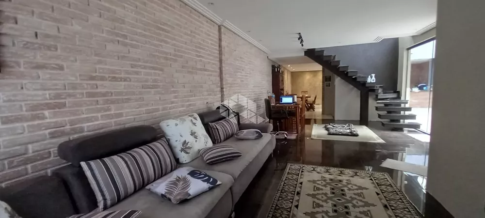 Casa à venda com 2 quartos, 200m² - Foto 1