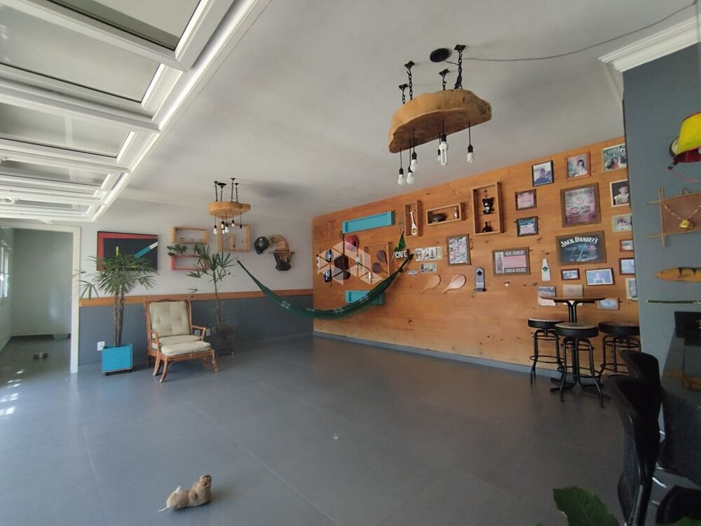 Casa à venda com 3 quartos, 200m² - Foto 1