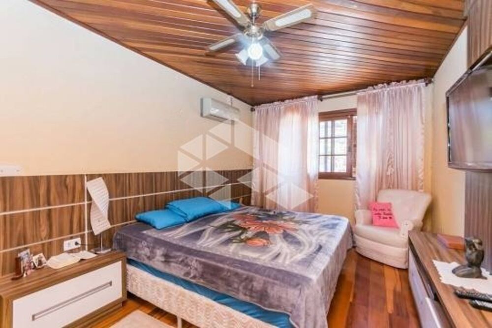 Casa à venda com 4 quartos, 263m² - Foto 4