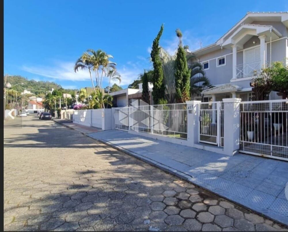 Casa, 4 quartos, 255 m² - Foto 1