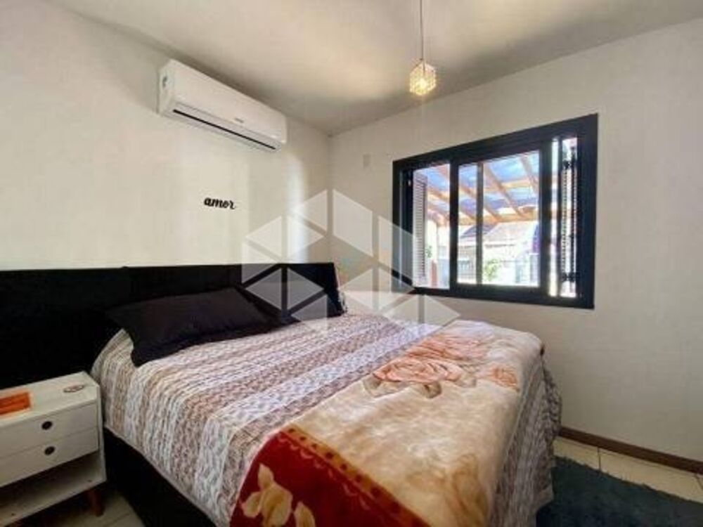 Casa à venda com 3 quartos, 65m² - Foto 2