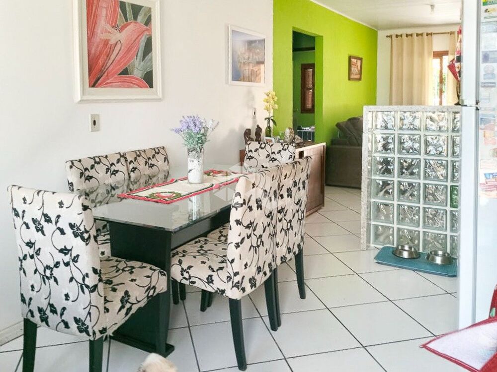 Casa à venda com 3 quartos, 67m² - Foto 1