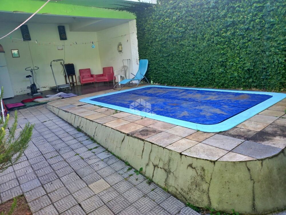 Casa à venda com 3 quartos, 330m² - Foto 2