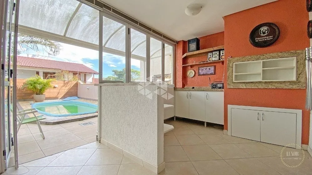 Casa à venda com 3 quartos, 206m² - Foto 1