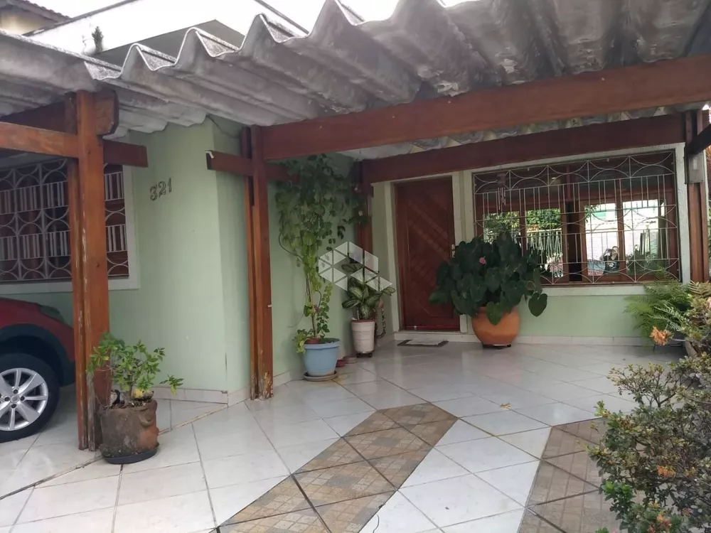 Casa à venda com 4 quartos, 150m² - Foto 1