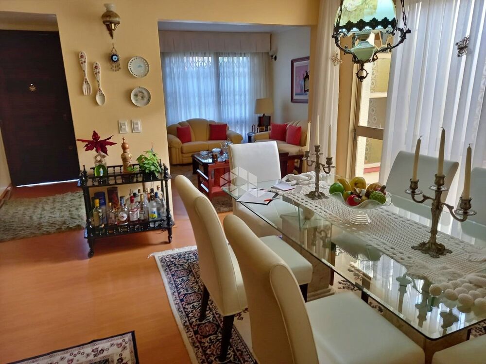 Casa à venda com 4 quartos, 250m² - Foto 1