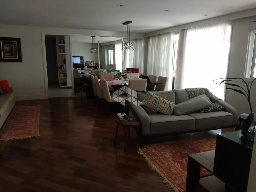 Apartamento à venda com 3 quartos, 140m² - Foto 1