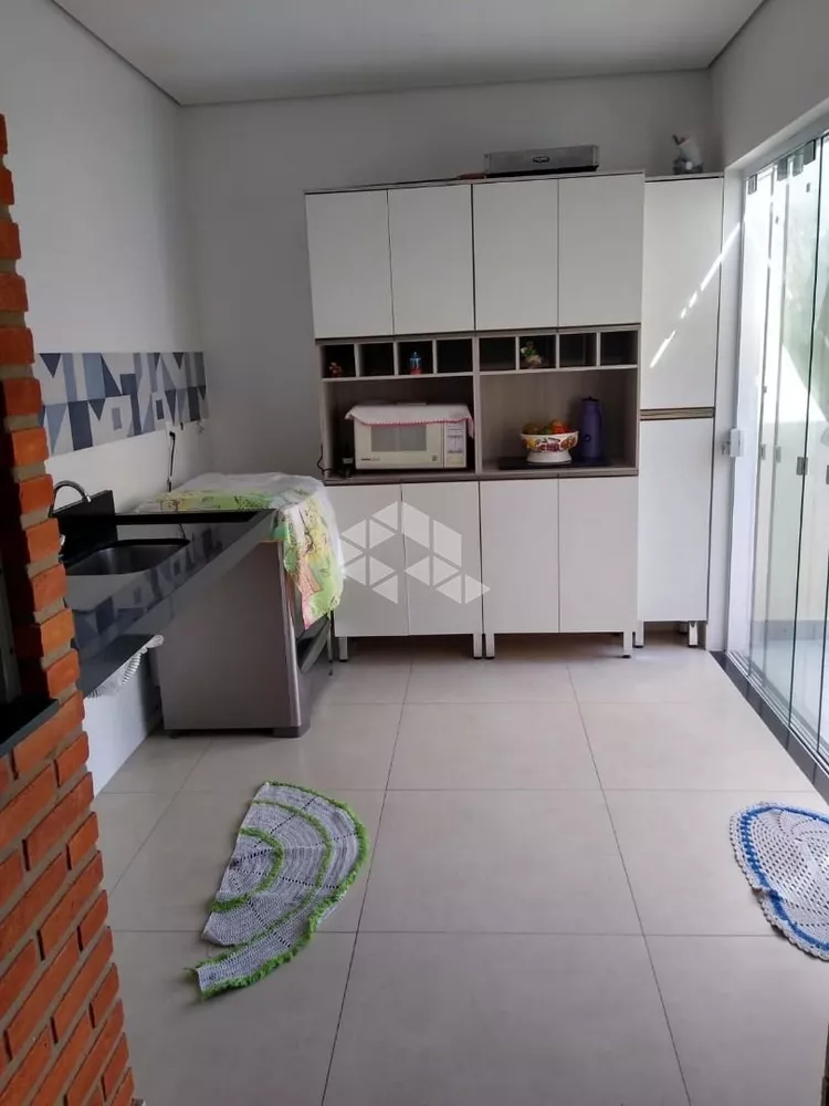 Casa à venda com 3 quartos, 150m² - Foto 2