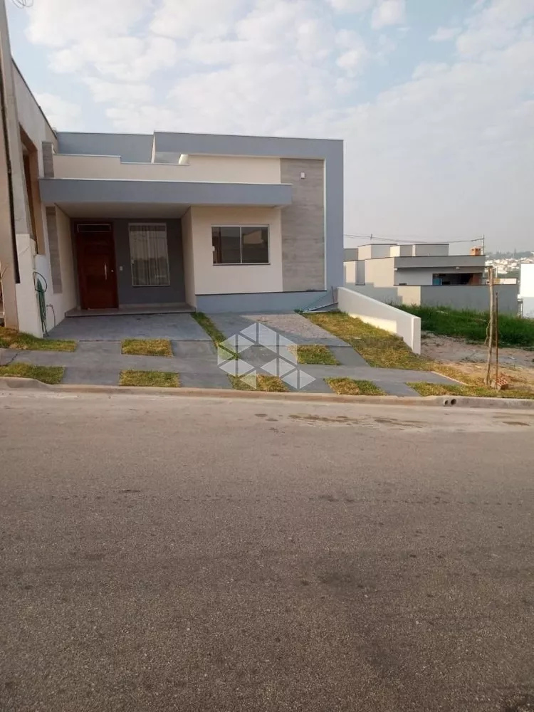 Casa à venda com 3 quartos, 150m² - Foto 1