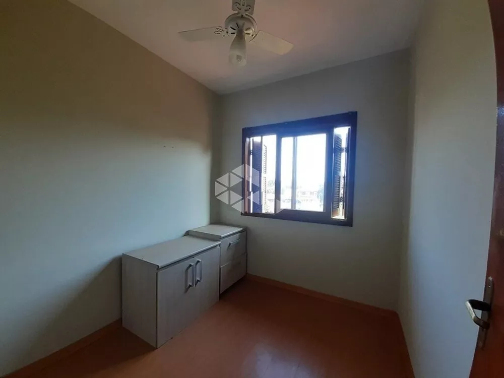 Casa de Condomínio à venda com 3 quartos, 212m² - Foto 2