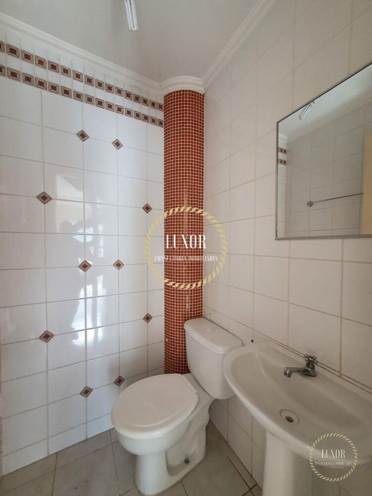 Casa à venda com 2 quartos, 80m² - Foto 2