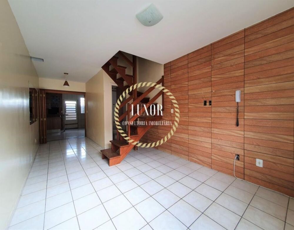 Casa à venda com 2 quartos, 80m² - Foto 1