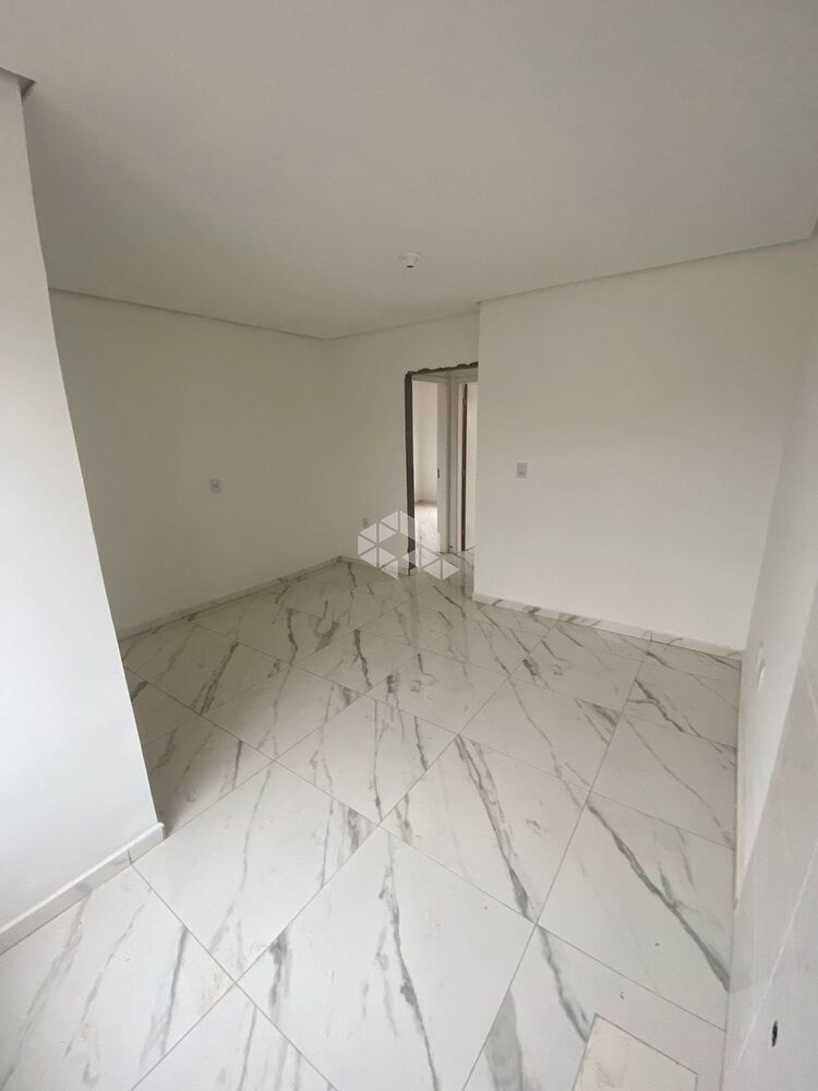 Casa à venda com 2 quartos, 60m² - Foto 2