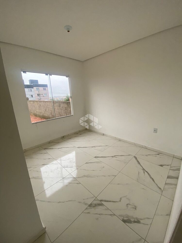 Casa à venda com 2 quartos, 60m² - Foto 3