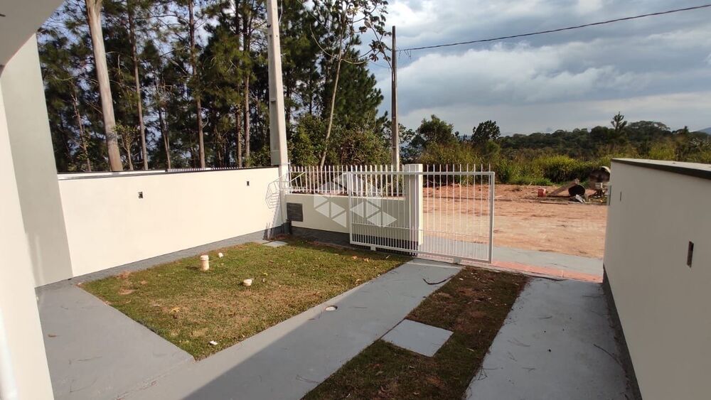 Casa à venda com 2 quartos, 80m² - Foto 2