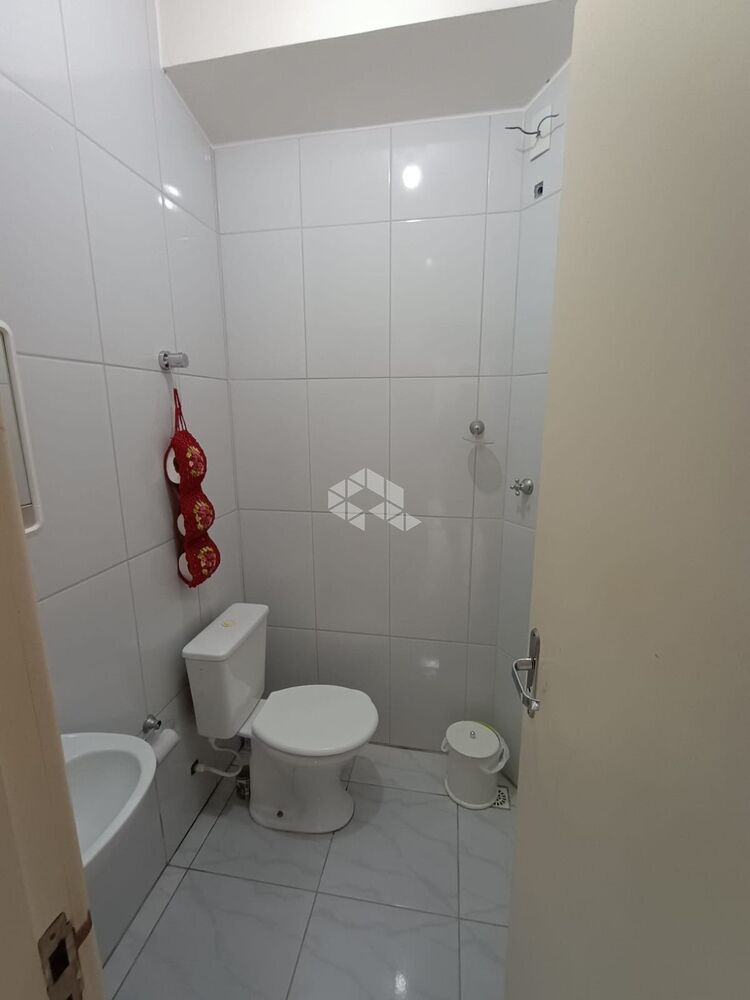 Casa à venda com 2 quartos, 63m² - Foto 2