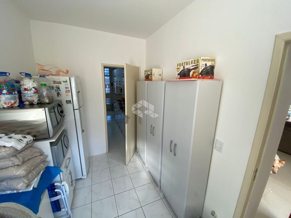 Casa à venda com 6 quartos, 321m² - Foto 3
