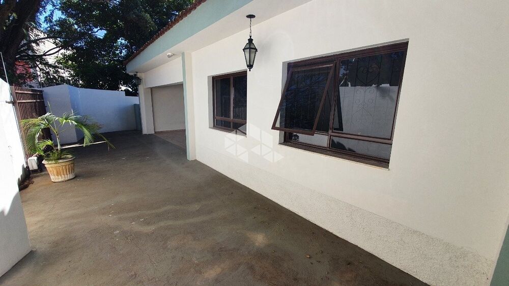 Casa à venda com 3 quartos, 299m² - Foto 2