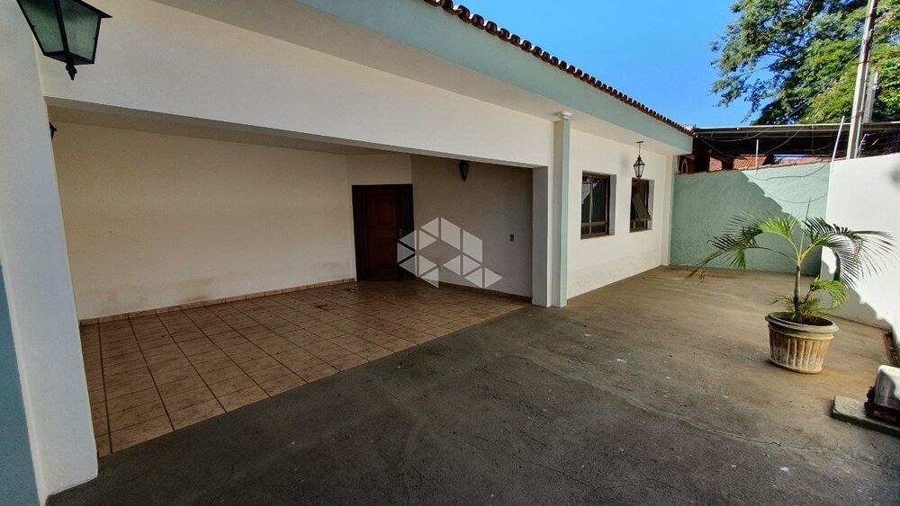 Casa à venda com 3 quartos, 299m² - Foto 1