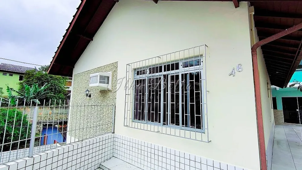 Casa, 6 quartos, 115 m² - Foto 1