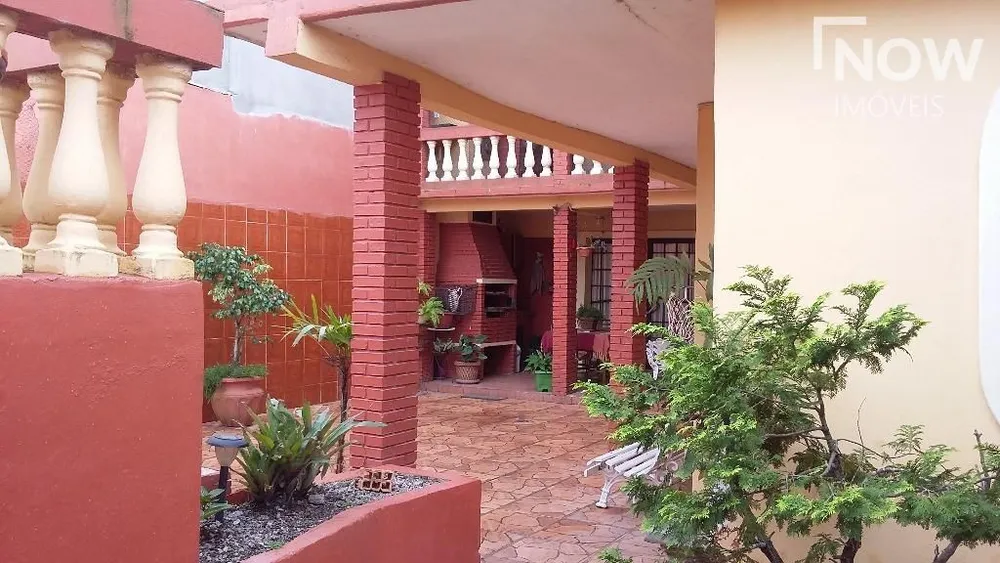Casa, 4 quartos, 282 m² - Foto 1