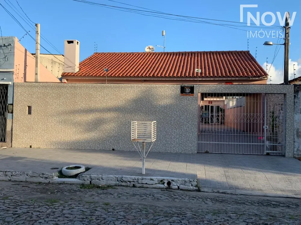 Casa, 4 quartos, 226 m² - Foto 1