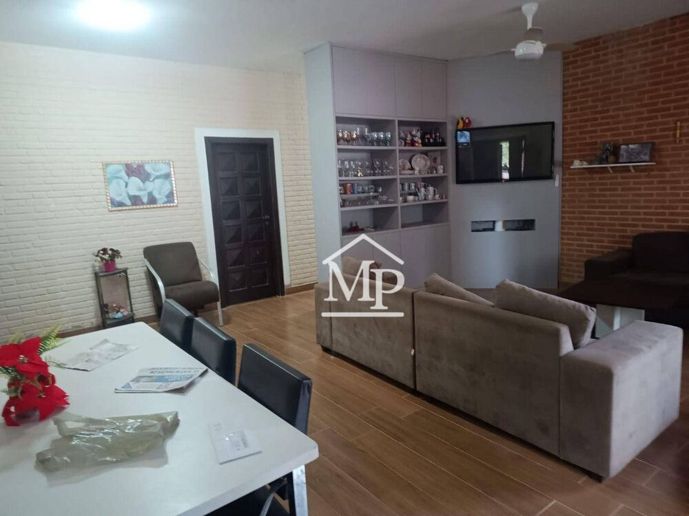 Chácara à venda com 5 quartos, 250m² - Foto 1