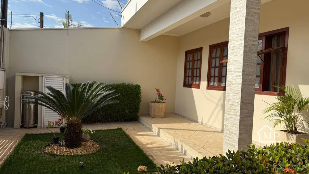 Casa, 3 quartos, 218 m² - Foto 1