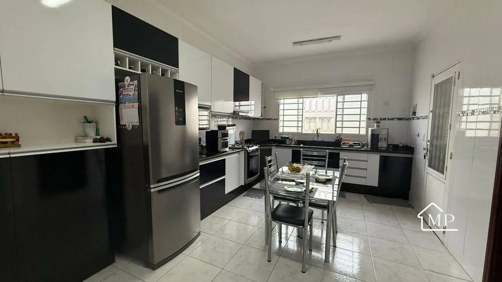 Casa, 3 quartos, 218 m² - Foto 2