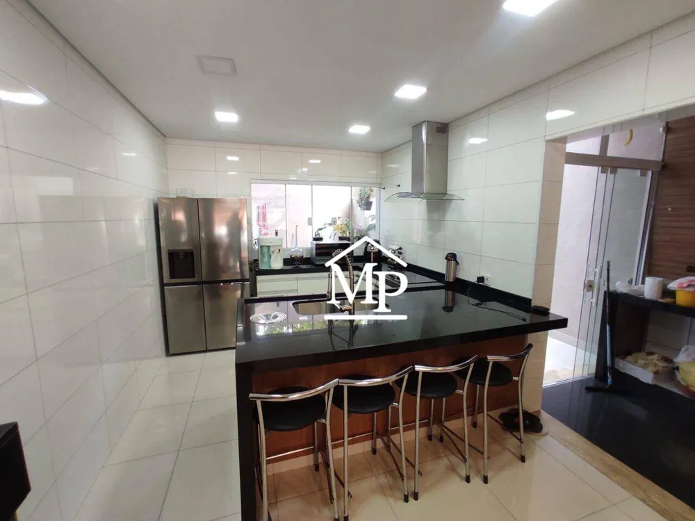 Sobrado, 3 quartos, 200 m² - Foto 1