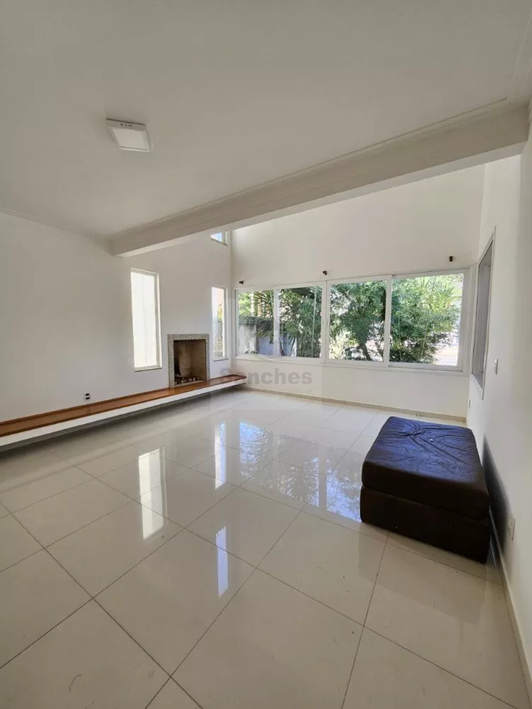 Casa de Condomínio para alugar com 4 quartos, 300m² - Foto 11