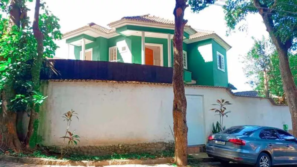 Casa de Condomínio à venda com 5 quartos, 300m² - Foto 1