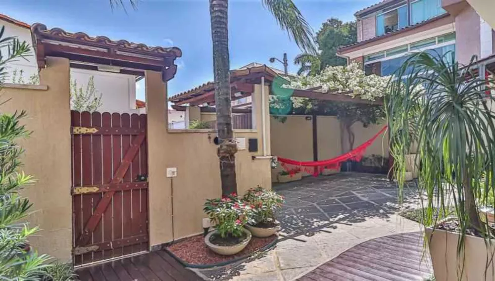 Casa de Condomínio à venda com 4 quartos, 130m² - Foto 2