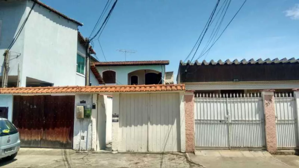 Casa à venda com 3 quartos, 200 - Foto 1