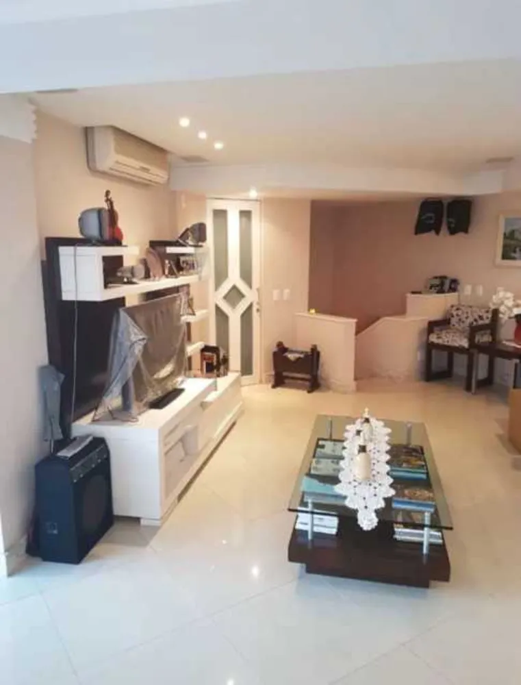Cobertura, 3 quartos, 225 m² - Foto 1
