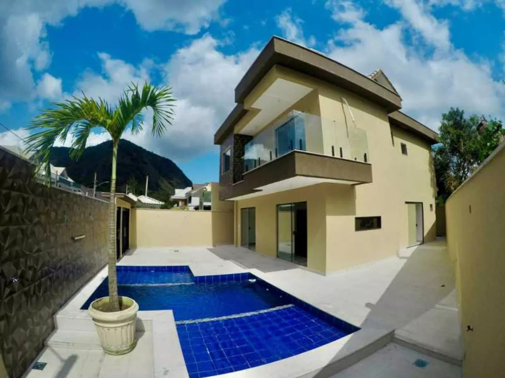 Casa de Condomínio à venda com 4 quartos, 233m² - Foto 1