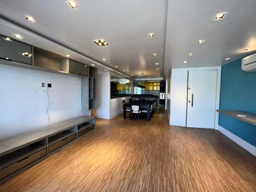 Apartamento à venda com 3 quartos, 143m² - Foto 2