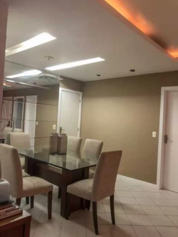 Apartamento à venda com 3 quartos, 140m² - Foto 2