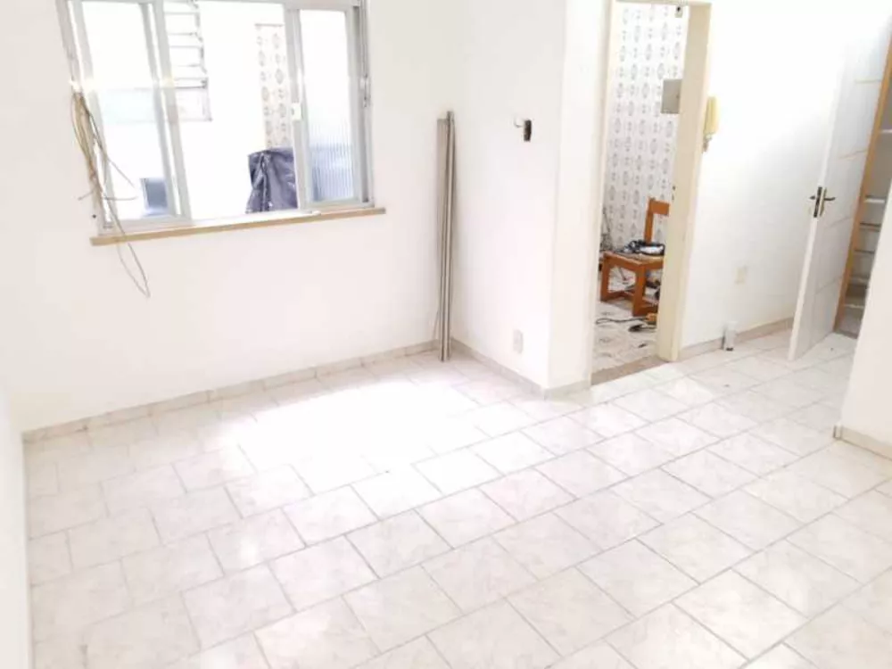 Apartamento à venda com 2 quartos, 80m² - Foto 2