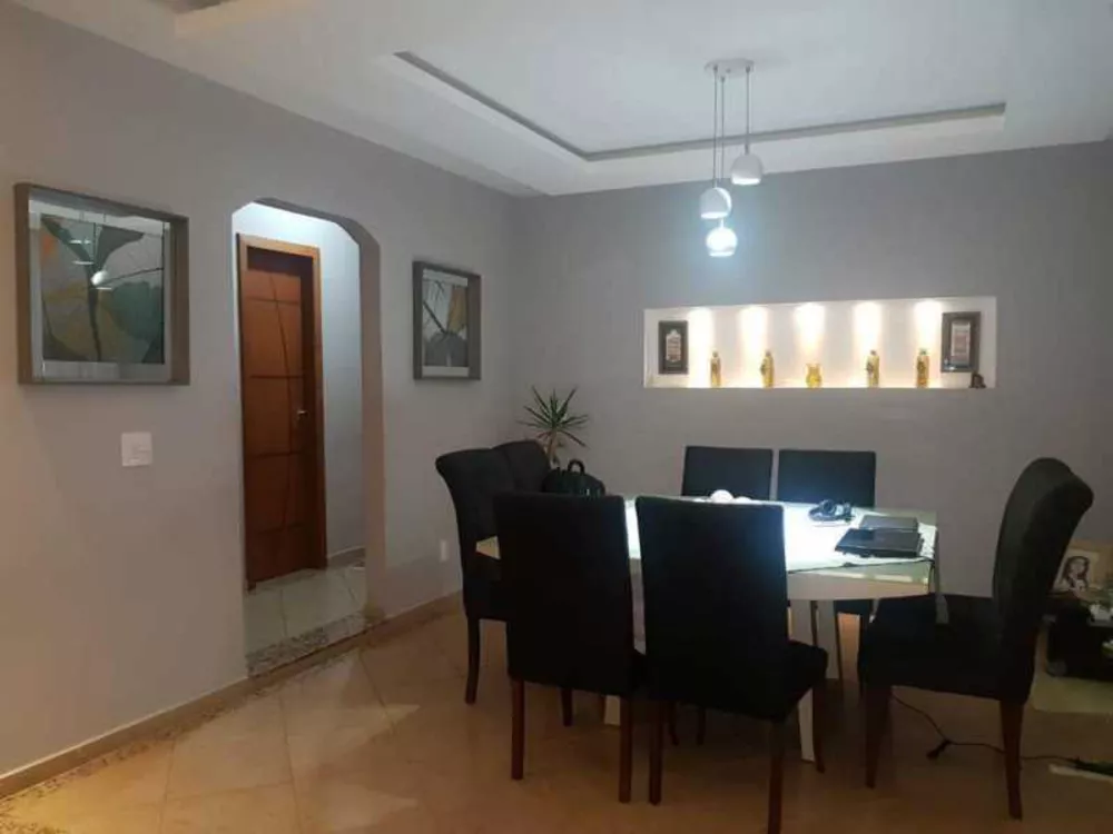 Casa à venda com 4 quartos, 295m² - Foto 2