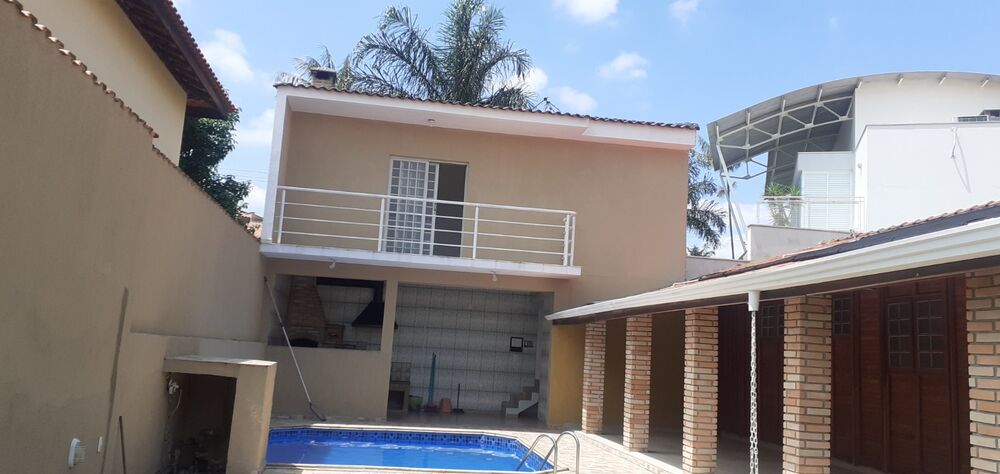 Casa à venda com 3 quartos, 150m² - Foto 1