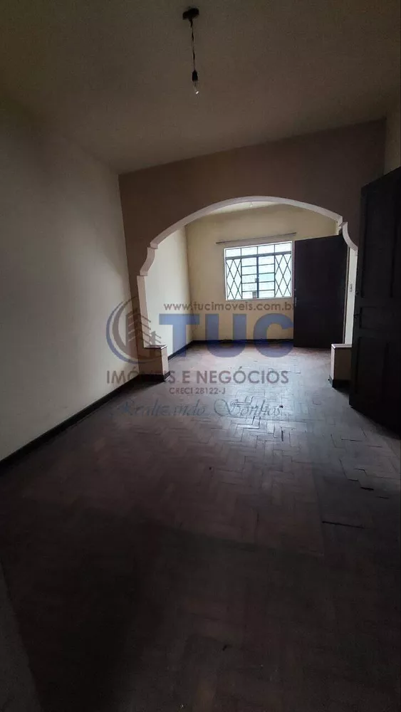 Casa à venda com 6 quartos, 330m² - Foto 2