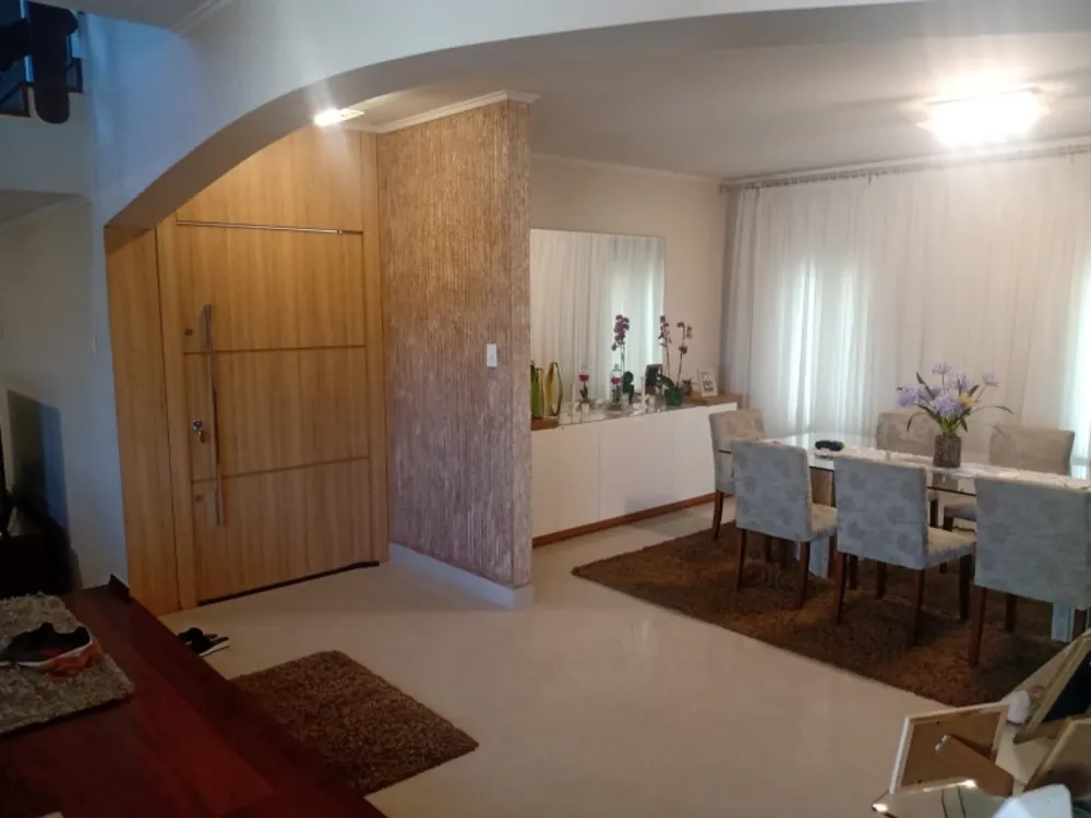 Sobrado, 4 quartos, 528 m² - Foto 1