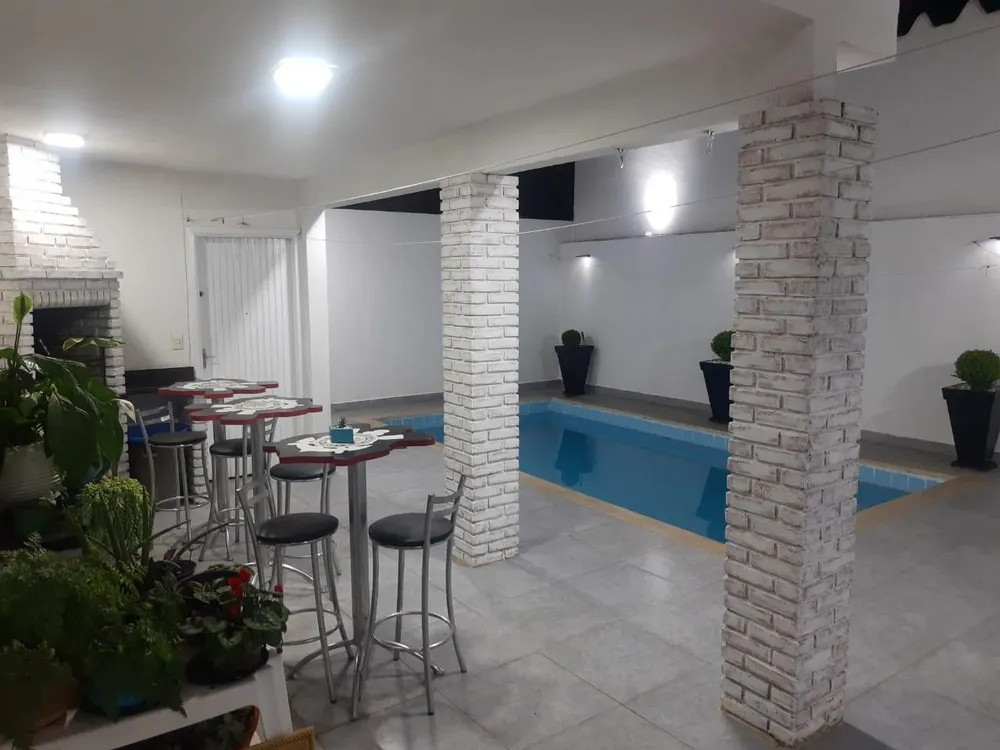 Casa, 3 quartos, 210 m² - Foto 2