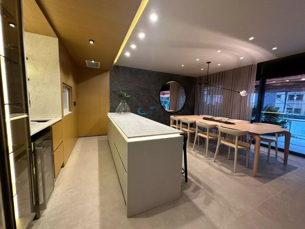 Apartamento, 3 quartos, 233 m² - Foto 1