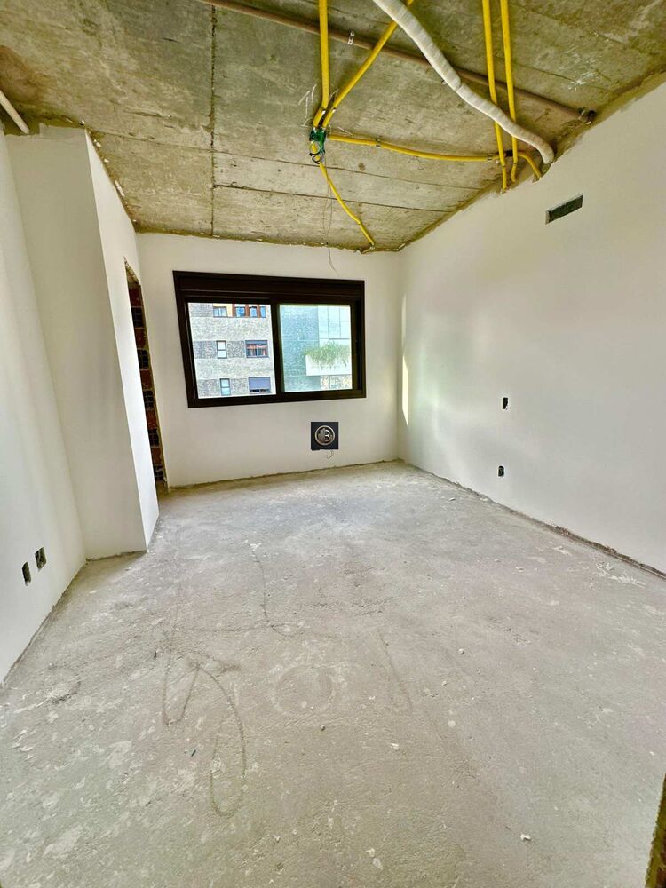 Apartamento à venda com 3 quartos, 206m² - Foto 1