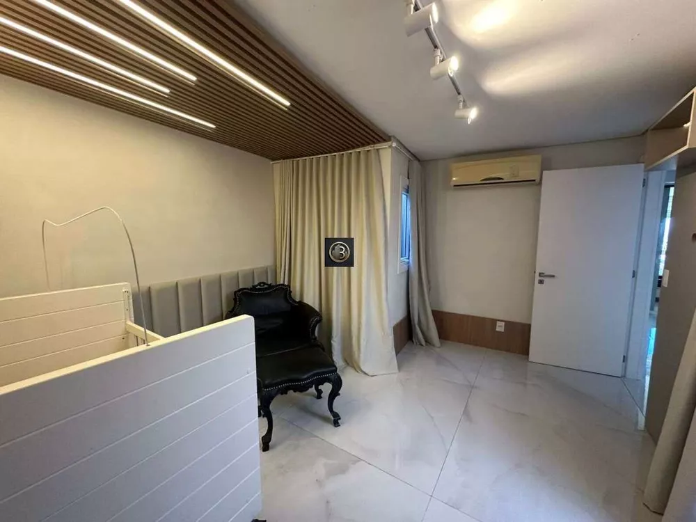 Cobertura, 3 quartos, 216 m² - Foto 2